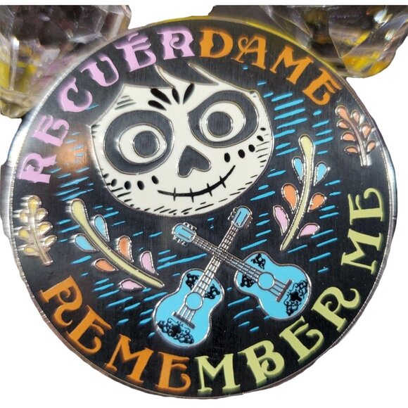 Disney Coco Trading Pin Remember Me Recuerdame Guitar Lapel Pin Brooch Badge Pin - Picture 1 of 5